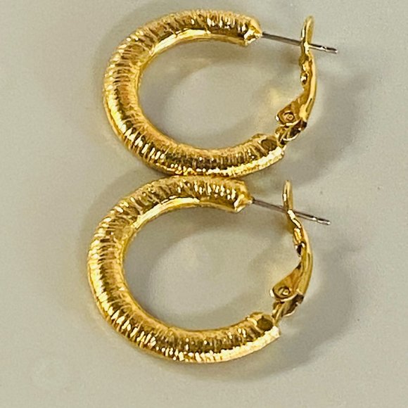 Hoop Earrings Gold Tone Round Womens Textured Omega Backs Shiny Fashion Style - Picture 5 of 16